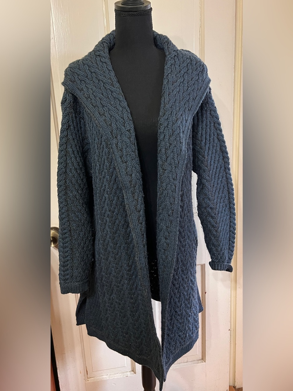 ARAN CRAFTS Open-Front Cable Knit Cardigan Sweater - DARK BLUE/BLACK - Picture 3 of 9